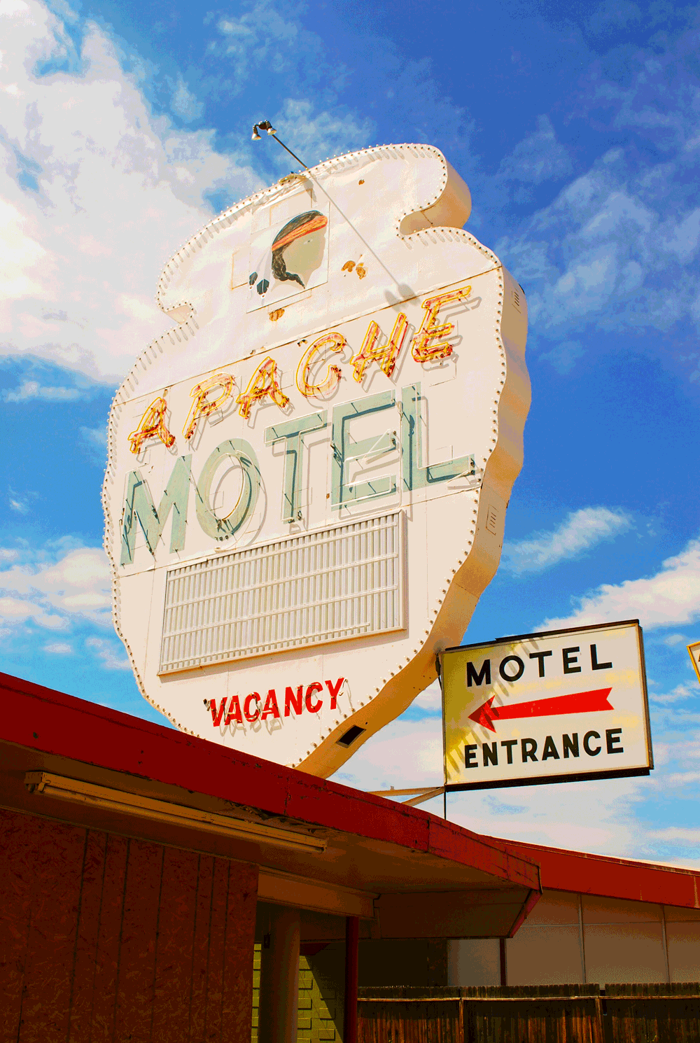 photograph of the Apache Motel sign in Tucumcari, New Mexico